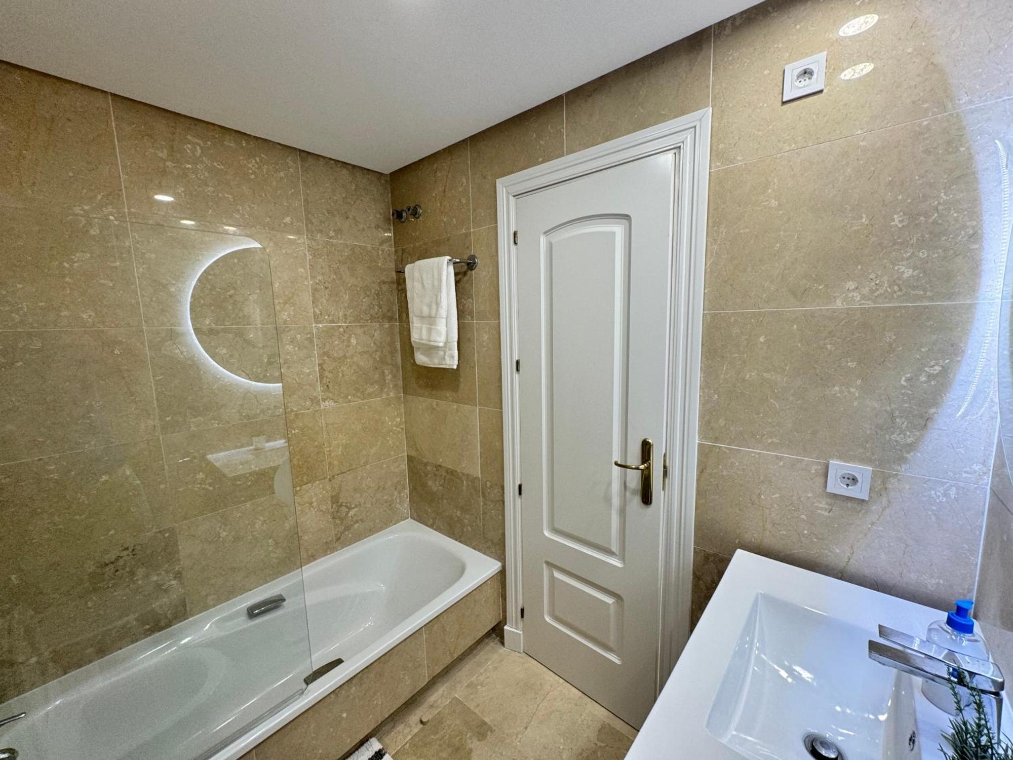 Puerto De La Duquesa Apartment มานิลบา ภายนอก รูปภาพ