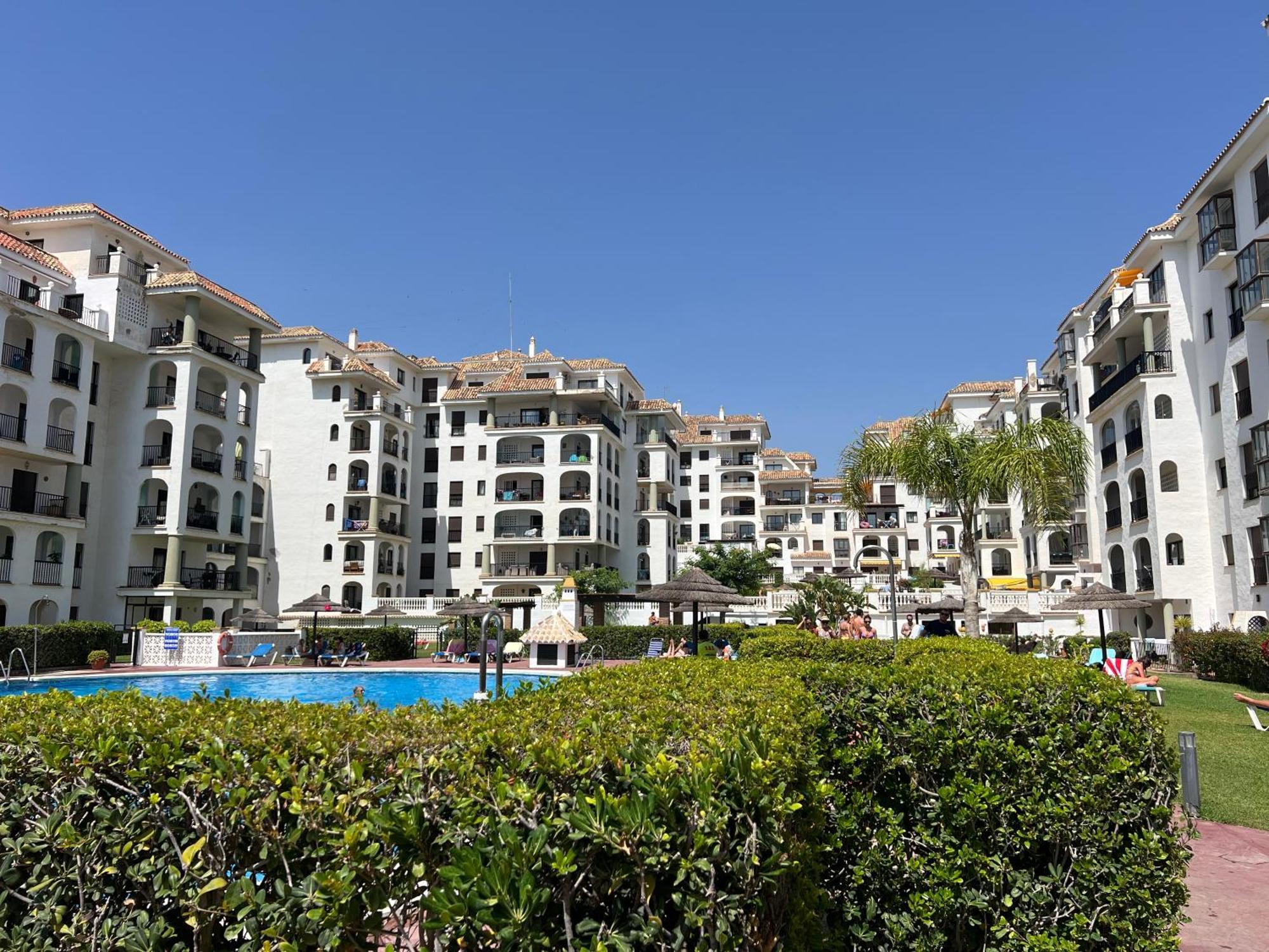 Puerto De La Duquesa Apartment มานิลบา ภายนอก รูปภาพ