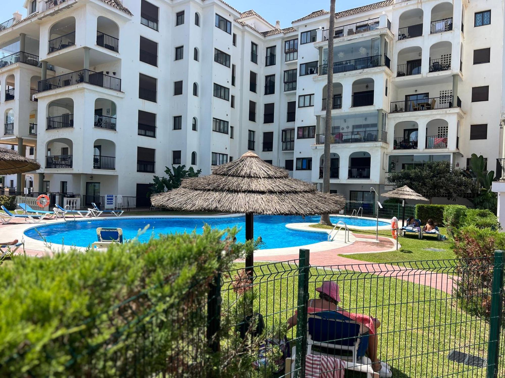 Puerto De La Duquesa Apartment มานิลบา ภายนอก รูปภาพ