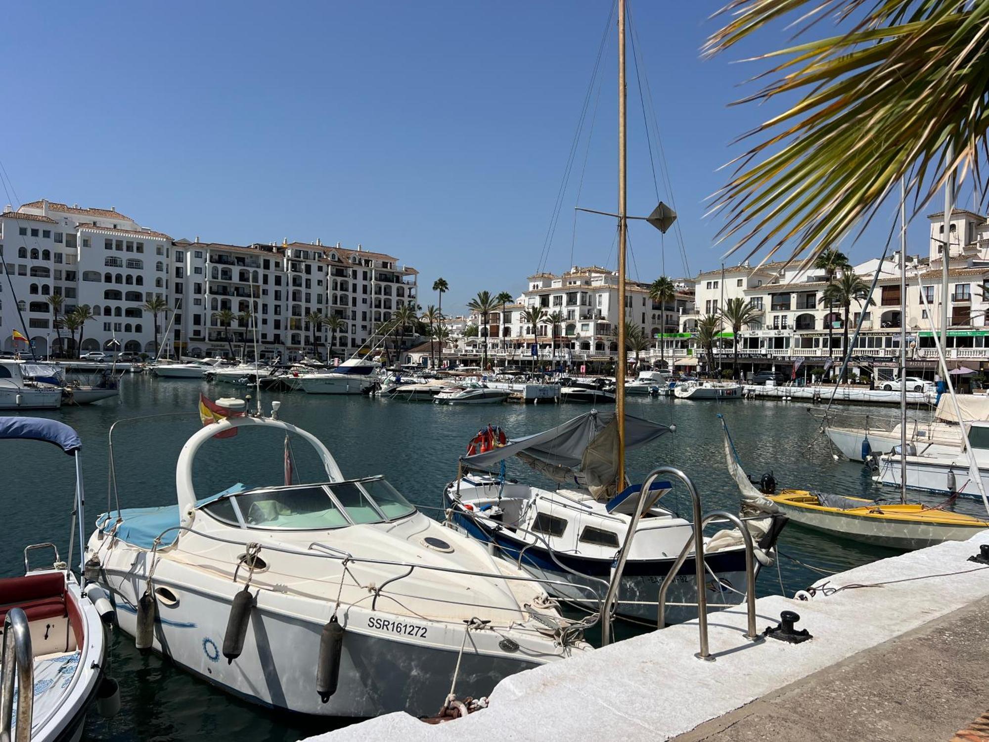 Puerto De La Duquesa Apartment มานิลบา ภายนอก รูปภาพ